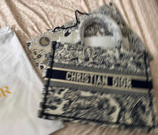 Adore Tote